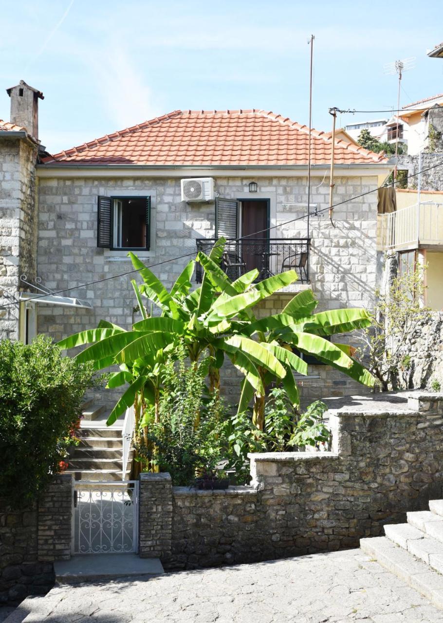 Vila Kula 1830 Apartments Herceg Novi Kültér fotó