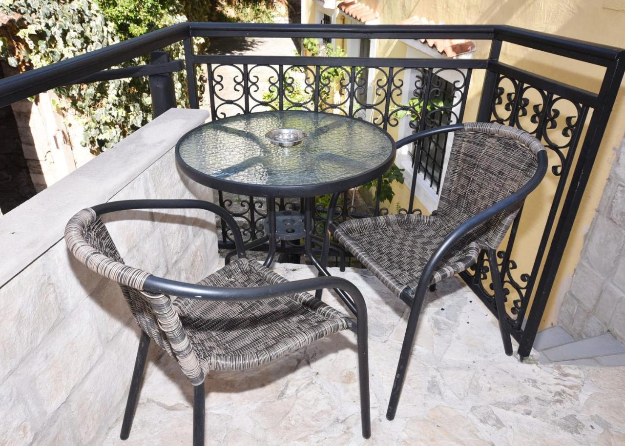 Vila Kula 1830 Apartments Herceg Novi Kültér fotó