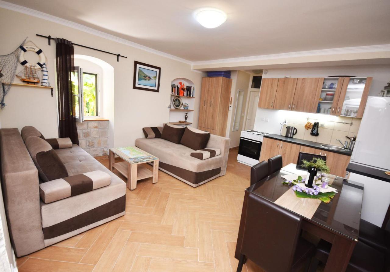 Vila Kula 1830 Apartments Herceg Novi Kültér fotó