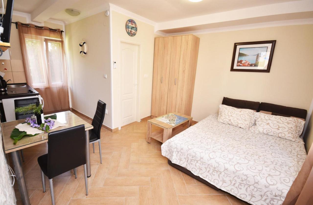 Vila Kula 1830 Apartments Herceg Novi Kültér fotó