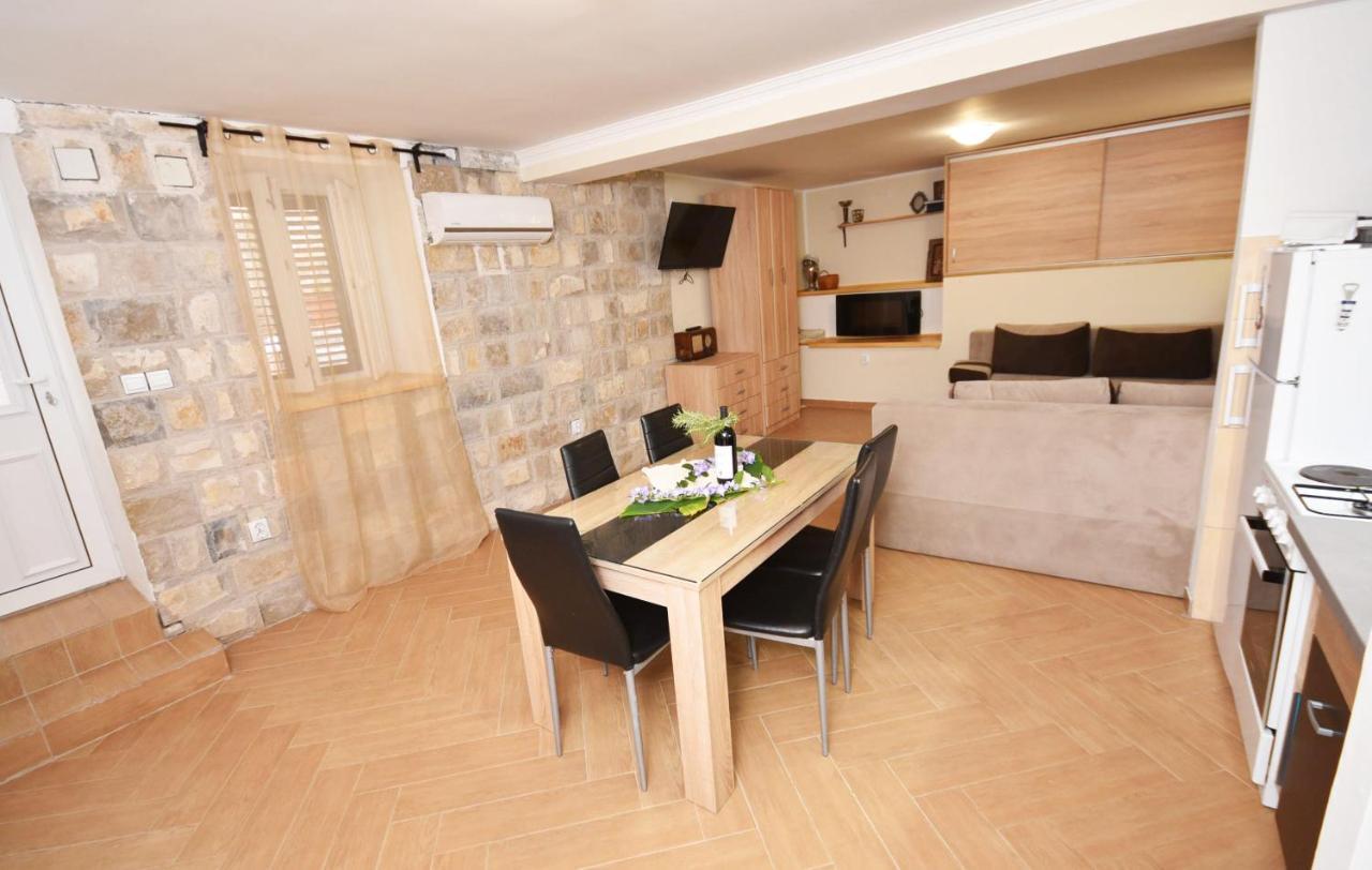Vila Kula 1830 Apartments Herceg Novi Kültér fotó