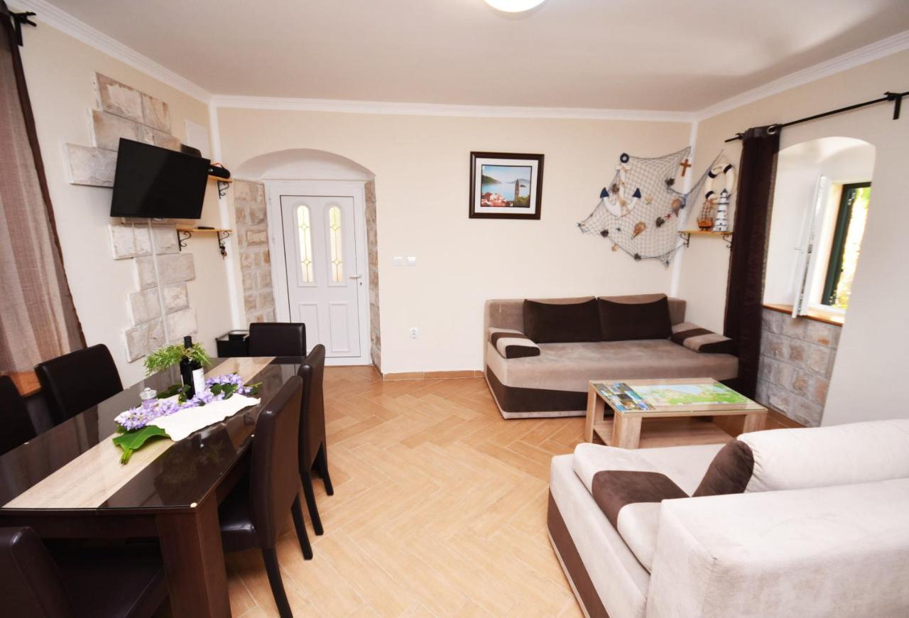 Vila Kula 1830 Apartments Herceg Novi Kültér fotó