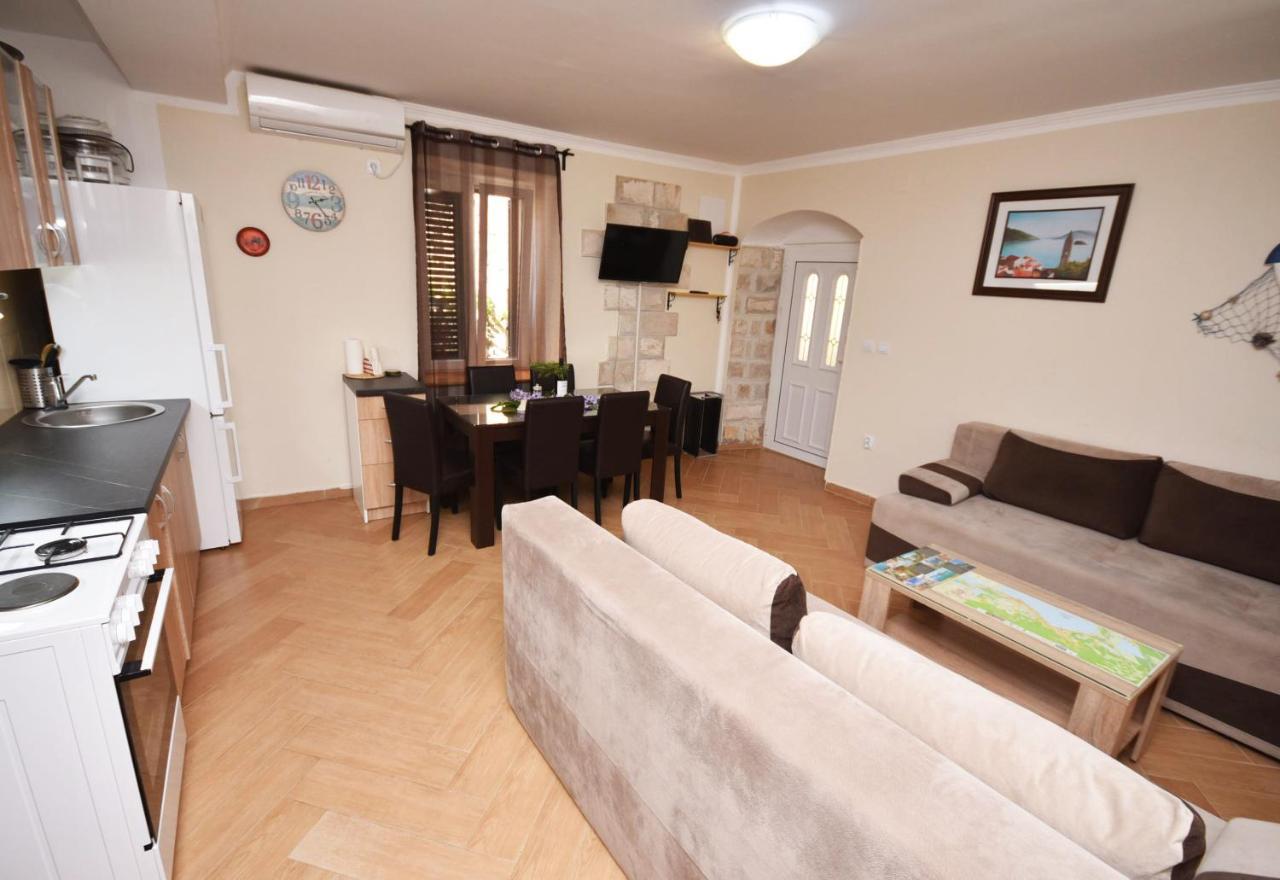 Vila Kula 1830 Apartments Herceg Novi Kültér fotó